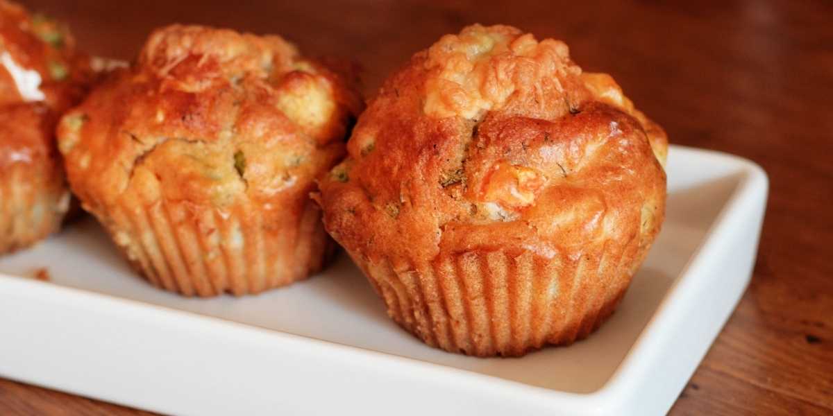 muffins aux fanes de radis, cébette et fromage