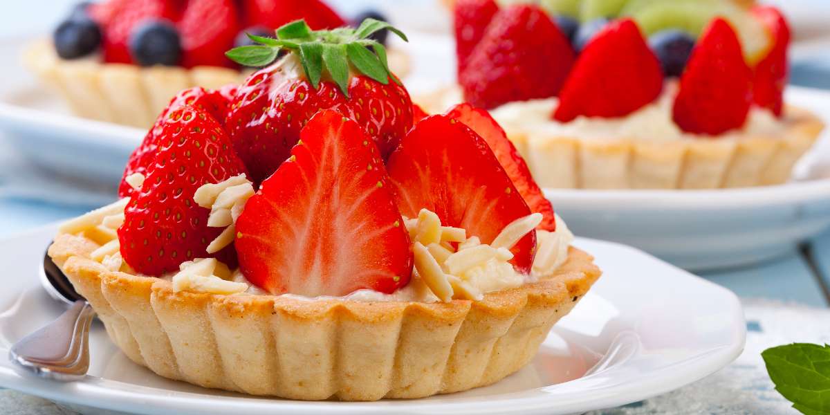 Tartelettes de polenta aux fraises et coeur d'amande